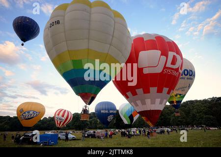 Ceska Skalice, Tschechische Republik. 1. September 2022. Ballonfahrer aus der Tschechischen Republik treffen sich bei der größten Ballonveranstaltung in diesem Jahr in der Tschechischen Republik. Eine Sammlung von 29 Heißluftballons, die in der tschechischen Stadt Ceska Skalice bei Nachod (150 Kilometer nördlich von Prag) teilnehmen. (Bild: © Slavek Ruta/ZUMA Press Wire) Stockfoto