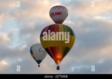 Ceska Skalice, Tschechische Republik. 1. September 2022. Ballonfahrer aus der Tschechischen Republik treffen sich bei der größten Ballonveranstaltung in diesem Jahr in der Tschechischen Republik. Eine Sammlung von 29 Heißluftballons, die in der tschechischen Stadt Ceska Skalice bei Nachod (150 Kilometer nördlich von Prag) teilnehmen. (Bild: © Slavek Ruta/ZUMA Press Wire) Stockfoto