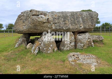 Neolithische Grabkammer Lligwy in der Nähe von Moelfre, Isle of Anglesey, Ynys Mon, North Wales, Großbritannien. Stockfoto