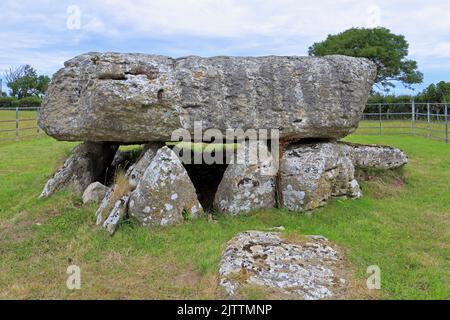 Neolithische Grabkammer Lligwy in der Nähe von Moelfre, Isle of Anglesey, Ynys Mon, North Wales, Großbritannien. Stockfoto