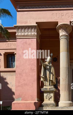 VILANOVA i LA GELDRU, SPANIEN-August 29,2022: Armanya. Klassisches Gebäude, Museumsbibliothek Victor Balaguer in Vilanova i la Geldru, Katalonien. Stockfoto