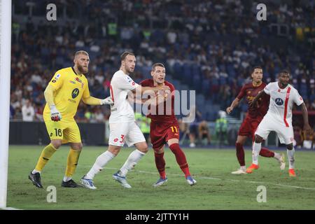 Rom, Italien. 30. August 2022. Im Stadio Olimpico in Rom, als Roma Monza 3-0 für das Spiel 4. der italienischen Serie A 2022 - 2023 besiegte in diesem Bild: Andrea Belotti und Carlos Neves Credit: Pacific Press Media Production Corp./Alamy Live News Stockfoto