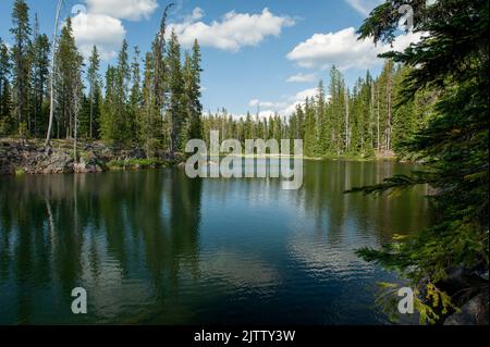 Kershaw Lake auf dem Many Lakes Trail in der Three Sisters Wilderness in Oregon Stockfoto