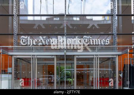 New York, NY, USA - 20. August 2022: Eingang zum Hauptsitz der New York Times Company in New York, NY, USA. Stockfoto