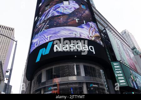 New York, NY, USA - 18. August 2022: Der Hauptsitz der NASDAQ Stock Exchange in New York, USA, am 18. August 2022. Stockfoto