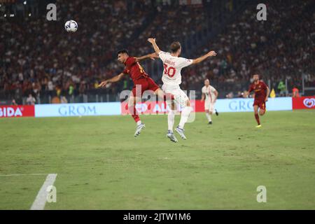 Rom, Latium, Italien. 30. August 2022. Im Stadio Olimpico von Rom, als Roma Monza 3-0 für das Spiel der italienischen Serie A 4. 2022 - 2023 besiegten.in diesem Bild: Carlos und Celik (Kreditbild: © Paolo Pizzi/Pacific Press via ZUMA Press Wire) Stockfoto