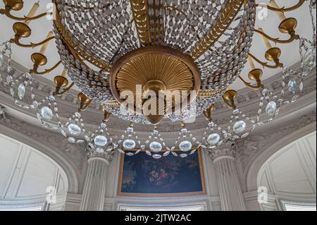 Detail des Kronleuchters im Grand Trianon. Versailles, Frankreich. Stockfoto