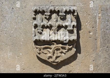 Mittelalterlicher Brunnen vor dem Glockenturm aus dem the15.. Jahrhundert (UNESCO-Weltkulturerbe) in Amiens (Somme), Frankreich Stockfoto