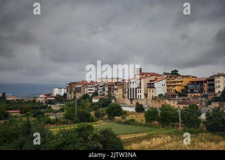 Schöne Aussicht auf das mittelalterliche Dorf Medina de Pomar, Burgos.Spanien Stockfoto