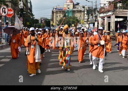 Kalkutta, Westbengalen, Indien. 1. September 2022. Bauls aus Birbhum haben an der Pre-Puja Mega Rally teilgenommen, die von der Regierung von Westbengalen organisiert wurde, um der UNESCO dafür zu danken, dass sie Kolkatas Durga Puja auf die Liste der Vertreter des immateriellen Kulturerbes gesetzt hat. (Bild: © Suraranjan Nandi/Pacific Press via ZUMA Press Wire) Stockfoto