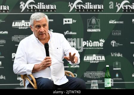 Marina di Pietrasanta, Italien - 01. September 2022: Treffen im Café de La Versiliana, auf dem Foto Antonio Tajani Nationalkoordinator von Forza Italia. Stefano Dalle Luche / Alamy Live News. Stockfoto