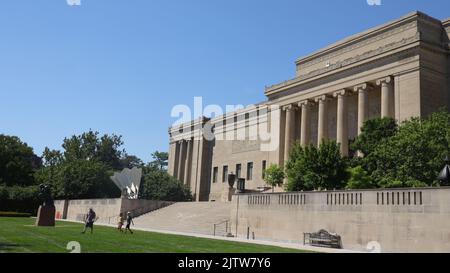 Kansas City, USA. 1. September 2022. Das am 11. August 2022 aufgenommene Foto zeigt das Nelson-Atkins Museum of Art in Kansas City, Missouri, USA. Quelle: Xu Jianmei/Xinhua/Alamy Live News Stockfoto