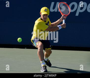 1. September 2022: Diego Schwartzman (ARG) besiegte Alexei Popyrin (AUS) in einem knappen ersten Satz, 7-6, bei den US Open, die im Billie Jean King Ntional Tennis Center in Flushing, Queens, New York/USA, gespielt werden © Grace Schultz/CSM Stockfoto