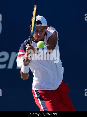 1. September 2022: Alexei Popyrin (AUS) verliert den ersten Satz an Diego Schwartzman (ARG), 7-6 bei den US Open, gespielt im Billie Jean King Ntional Tennis Center in Flushing, Queens, New York, {USA} © Grace Schultz/CSM Stockfoto