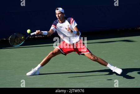 1. September 2022: Alexei Popyrin (AUS) verliert den ersten Satz an Diego Schwartzman (ARG), 7-6 bei den US Open, gespielt im Billie Jean King Ntional Tennis Center in Flushing, Queens, New York, {USA} © Grace Schultz/CSM Stockfoto