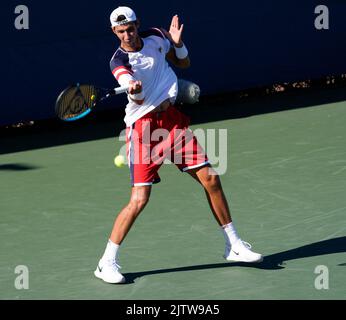 1. September 2022: Alexei Popyrin (AUS) verliert den ersten Satz an Diego Schwartzman (ARG), 7-6 bei den US Open, gespielt im Billie Jean King Ntional Tennis Center in Flushing, Queens, New York, {USA} © Grace Schultz/CSM Stockfoto