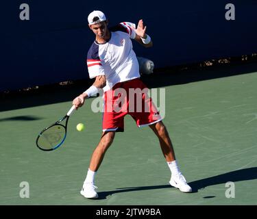 1. September 2022: Alexei Popyrin (AUS) verliert den ersten Satz an Diego Schwartzman (ARG), 7-6 bei den US Open, gespielt im Billie Jean King Ntional Tennis Center in Flushing, Queens, New York, {USA} © Grace Schultz/CSM Stockfoto