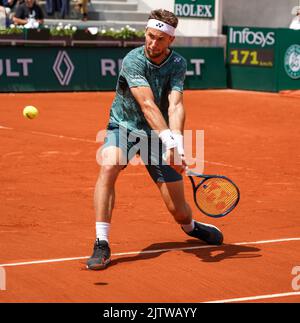 Der norwegische Profi-Tennisspieler Casper Ruud in Aktion beim 4. Lauf gegen den Polen Hubert Hurkacz mit 2022:00 Roland Garros i. Stockfoto