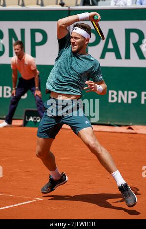 Der norwegische Profi-Tennisspieler Casper Ruud in Aktion beim 4. Lauf gegen den Polen Hubert Hurkacz mit 2022:00 Roland Garros i. Stockfoto