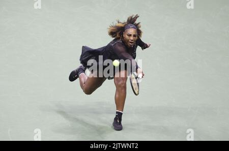 Serena Williams aus den USA am 3. Tag der US Open 2022, 4. Grand Slam Tennisturnier der Saison am 31. August 2022 im USTA National Tennis Center in New York, USA - Foto: Jean Catuffe/DPPI/LiveMedia Stockfoto