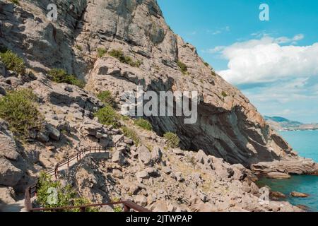 Braune Hügel und Landzungen. Stockfoto