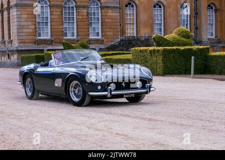 1961 Ferrari 250GT SWB California Spider auf dem Salon Prive Concours im Blenheim Palace Oxfordshire Großbritannien Stockfoto