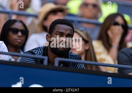 New York, NY - 1. September 2022:Jozy Altidore nimmt an den US Open Championships zwischen IGA Siatek aus Polen und Sloane Stephens aus den USA im Billie Jean King National Tennis Center Teil Stockfoto
