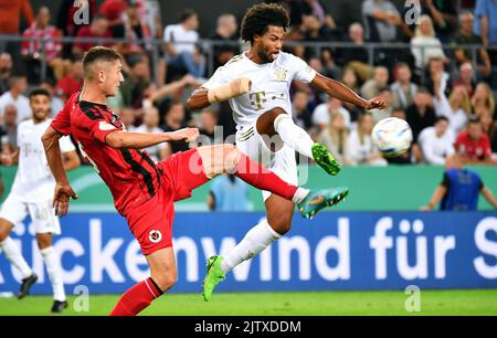 DFB Cup, 1. Runde, Rhein Energie Stadion Köln; Viktoria Köln - FC Bayern München; Serge Gnabry, Christoph Greger Stockfoto