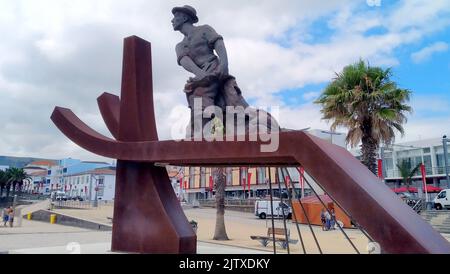 Denkmal für die Männer des Meeres, am Ufer der Stadt Praia Grande, Praia da Vitoria, Terceira, Azoren, Portugal Stockfoto