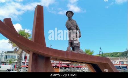 Denkmal für die Männer des Meeres, am Ufer der Stadt Praia Grande, Praia da Vitoria, Terceira, Azoren, Portugal Stockfoto