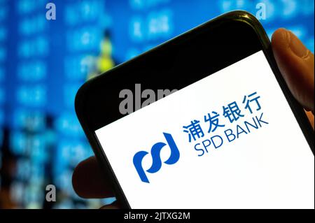 In dieser Fotobilder wird das SPD-Logo der Shanghai Pudong Development Bank auf einem Smartphone-Bildschirm angezeigt. Stockfoto