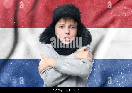 Kalter Winter und die Folgen von Gassanktionen, die Folgen des Krieges in der Ukraine, der Mangel an Gas und Wärme in den Niederlanden, einem Europäer Stockfoto