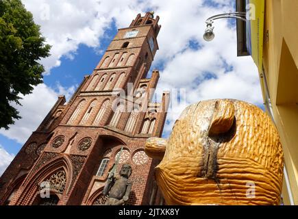 Lorion-Skulptur vor dem alten Rathaus, Brandenburg an der Havel, Deutschland Stockfoto