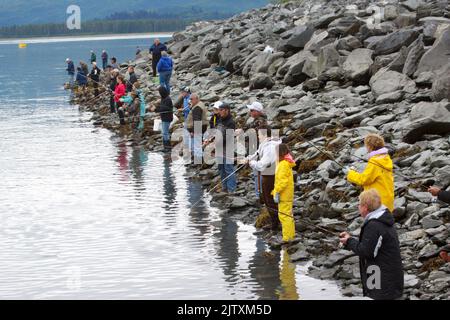 In Valdez, Alaska, fischen Anwohner nach Lachs Stockfoto