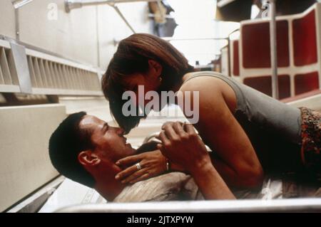 Speed Jahr : 1994 USA Regie : Jan De Bont Keanu Reeves, Sandra Bullock Stockfoto