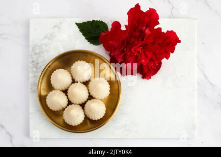 Gedämpft oder ukdiche Modak. Wird Lord Ganesha während des Ganpati-Festivals in Indien angeboten. Stockfoto