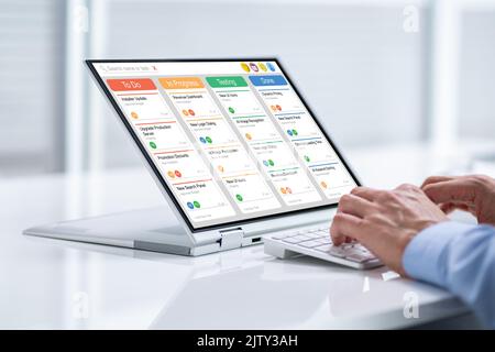 Scrum Manager Agiles Software-Projekt Auf Digitalem Tablet Stockfoto