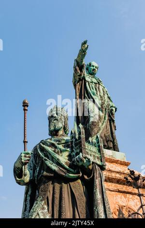 Heinrich II. Und der bayerische König Maximilian I. Joseph am Maximilianbrunnen in Bamberg Stockfoto