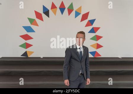 Prag, Tschechische Republik. 02. September 2022. Das tschechische Münster für Regionalentwicklung Ivan Bartosah sich vor Beginn des informellen Treffens der für die Kohäsionspolitik zuständigen Minister der Europäischen Union an. Das Hauptthema des Treffens war eine allgemeine Debatte über die Kohäsionspolitik und ihre Rolle in der aktuellen Energiekrise, dem Krieg in der Ukraine und der Pandemiekrise. Kredit: SOPA Images Limited/Alamy Live Nachrichten Stockfoto