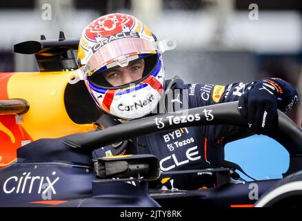 Zandvoort, Niederlande. 02. September 2022. ZANDVOORT - Max Verstappen (1) mit dem Oracle Red Bull Racing RB18 Honda kam während des freien Trainings 1. vor dem Großen Preis der Niederlande F1 auf dem Circuit van Zandvoort am 2. September 2022 in Zandvoort, Niederlande, zum Stillstand. ANP SEM VAN DER WAL Kredit: ANP/Alamy Live Nachrichten Kredit: ANP/Alamy Live Nachrichten Stockfoto