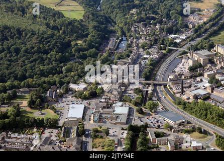 Luftaufnahme der Marktstadt Bingley im River Aire Valley, nordwestlich von Bradford, West Yorkshire Stockfoto