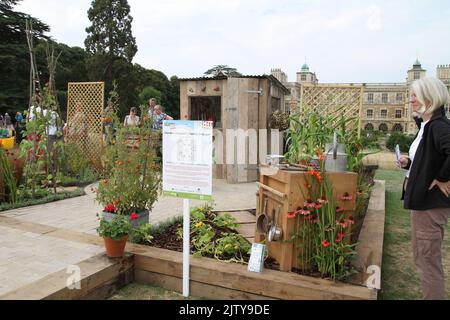 Saffron Walden, Großbritannien. 02.. September 2022. Die erste BBC Gärtner-Weltherbstmesse findet im Audley End House in Essex statt. Der Garten der Gärtner Organics Familie Potager entworfen von Emma O'Neill. Kredit: Eastern Views/Alamy Live Nachrichten Stockfoto