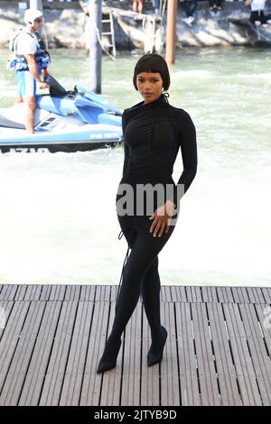 Venedig, Italien. 02. September 2022. Taylor Russell wird während der Internationalen Filmfestspiele Venedig 79. am 02. September 2022 in Venedig, Italien, gesehen. ( Credit: SIPA USA/Alamy Live News Stockfoto