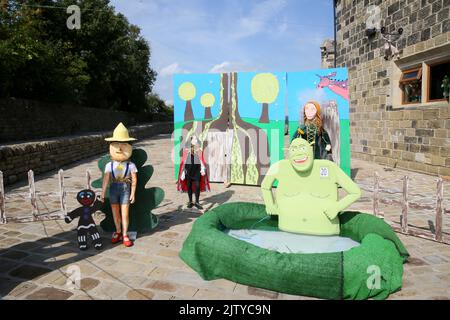 Norland, Großbritannien. 2.. September 2022. Das jährliche Vogelscheuche-Festival in Norland findet unter dem Motto „Kinderfavoriten“ statt. Norland, West Yorkshire, Großbritannien. Kredit: Barbara Cook/Alamy Live Nachrichten Stockfoto