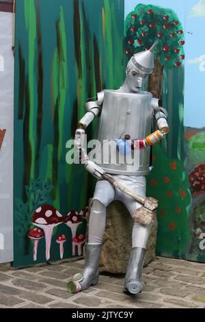 Norland, Großbritannien. 2.. September 2022. Das jährliche Vogelscheuche-Festival in Norland findet unter dem Motto „Kinderfavoriten“ statt. Norland, West Yorkshire, Großbritannien. Kredit: Barbara Cook/Alamy Live Nachrichten Stockfoto