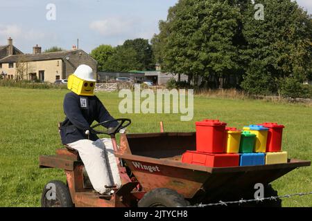 Norland, Großbritannien. 2.. September 2022. Das jährliche Vogelscheuche-Festival in Norland findet unter dem Motto „Kinderfavoriten“ statt. Norland, West Yorkshire, Großbritannien. Kredit: Barbara Cook/Alamy Live Nachrichten Stockfoto