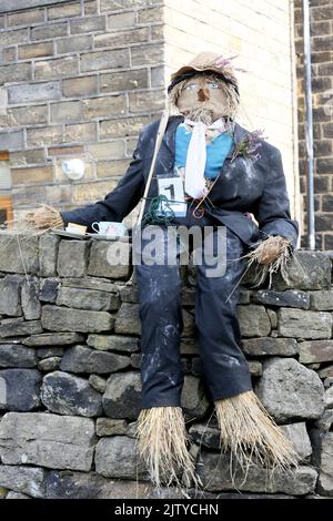 Norland, Großbritannien. 2.. September 2022. Das jährliche Vogelscheuche-Festival in Norland findet unter dem Motto „Kinderfavoriten“ statt. Norland, West Yorkshire, Großbritannien. Kredit: Barbara Cook/Alamy Live Nachrichten Stockfoto