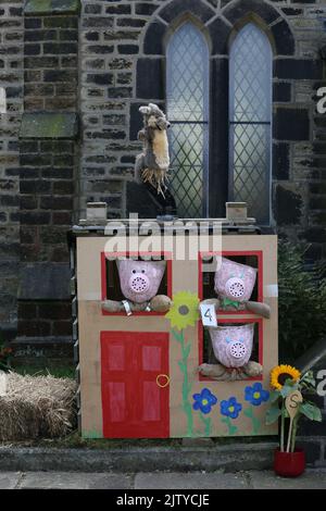 Norland, Großbritannien. 2.. September 2022. Das jährliche Vogelscheuche-Festival in Norland findet unter dem Motto „Kinderfavoriten“ statt. Norland, West Yorkshire, Großbritannien. Kredit: Barbara Cook/Alamy Live Nachrichten Stockfoto
