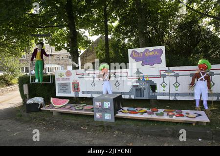 Norland, Großbritannien. 2.. September 2022. Das jährliche Vogelscheuche-Festival in Norland findet unter dem Motto „Kinderfavoriten“ statt. Norland, West Yorkshire, Großbritannien. Kredit: Barbara Cook/Alamy Live Nachrichten Stockfoto