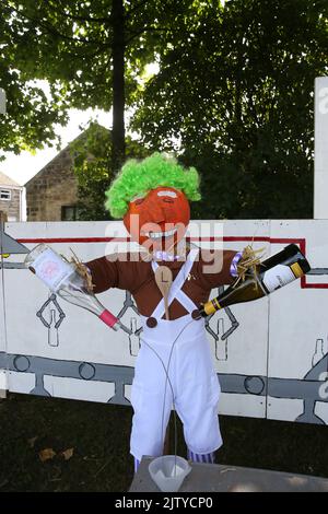 Norland, Großbritannien. 2.. September 2022. Das jährliche Vogelscheuche-Festival in Norland findet unter dem Motto „Kinderfavoriten“ statt. Norland, West Yorkshire, Großbritannien. Kredit: Barbara Cook/Alamy Live Nachrichten Stockfoto